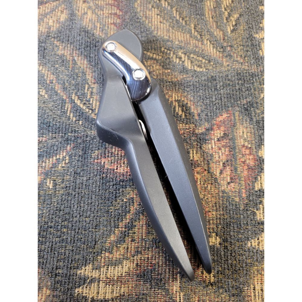 Chef'n Black and Silver Garlic Press